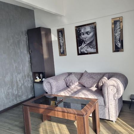 Days Hotel Jerevan Buitenkant foto