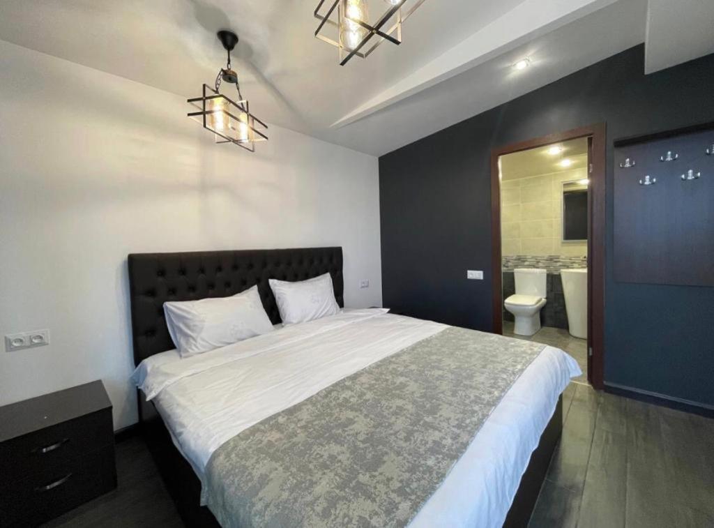 Days Hotel Jerevan Buitenkant foto
