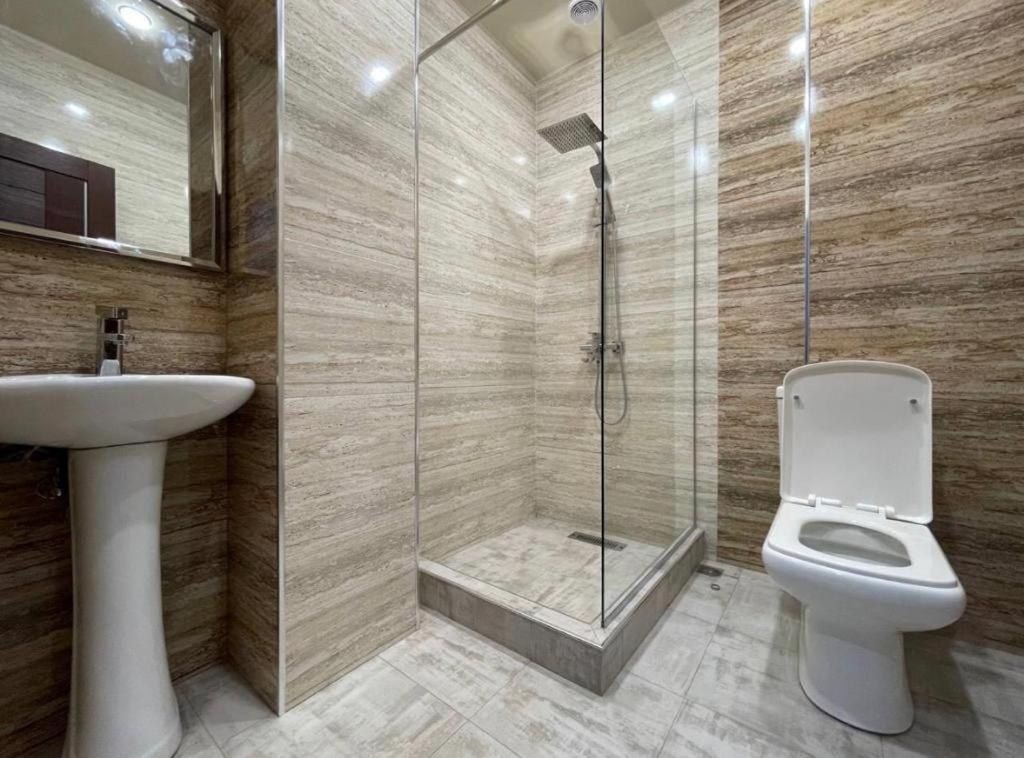 Days Hotel Jerevan Buitenkant foto