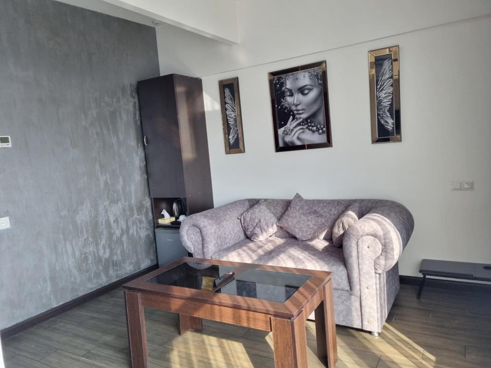 Days Hotel Jerevan Buitenkant foto