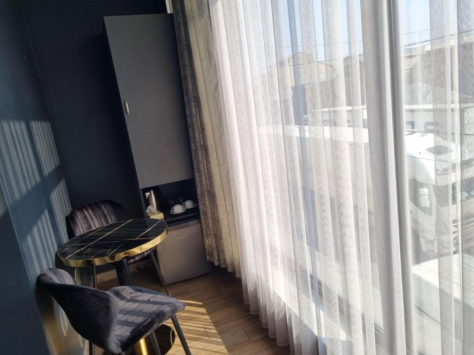 Days Hotel Jerevan Buitenkant foto