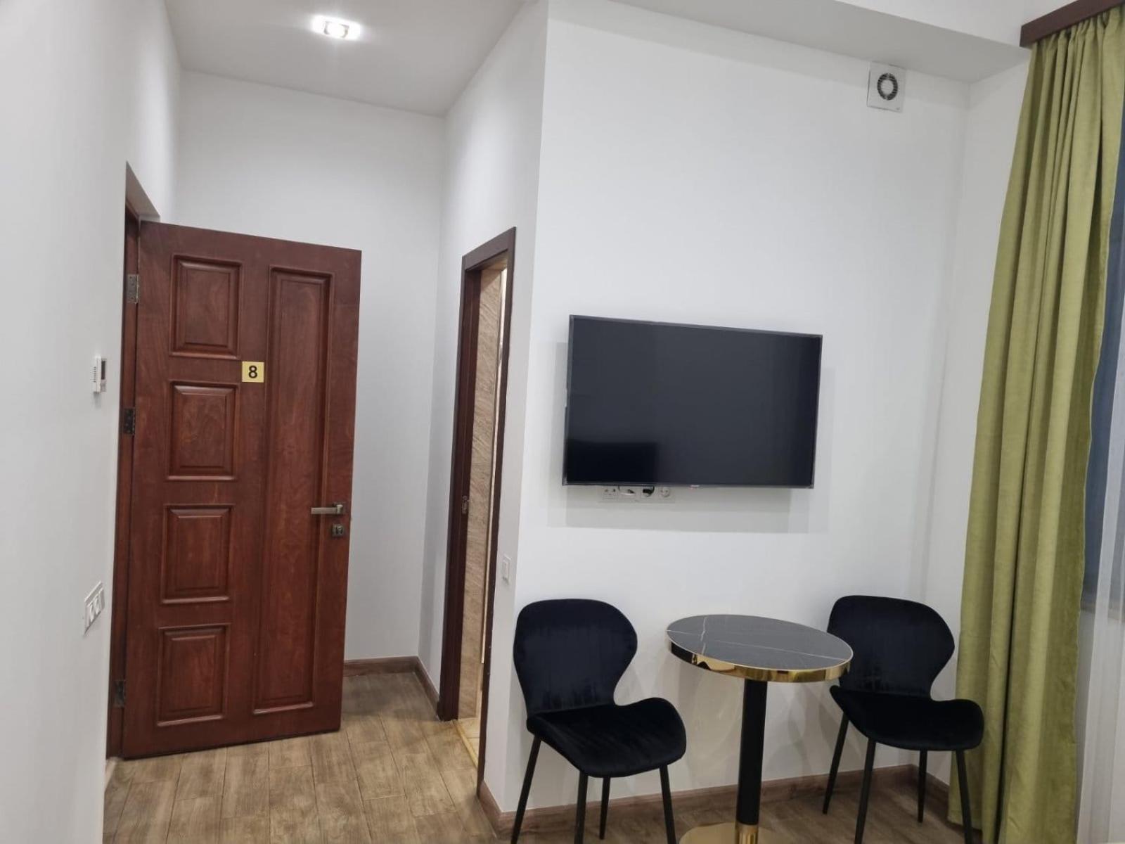 Days Hotel Jerevan Buitenkant foto