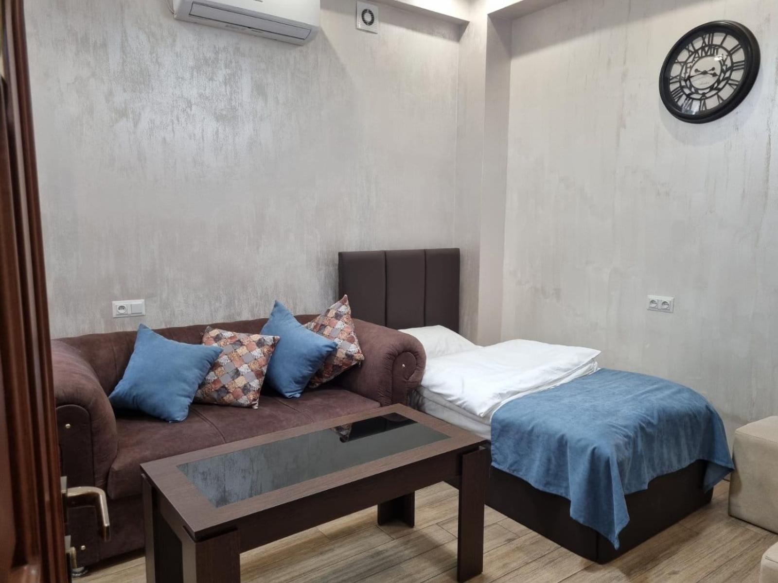 Days Hotel Jerevan Buitenkant foto