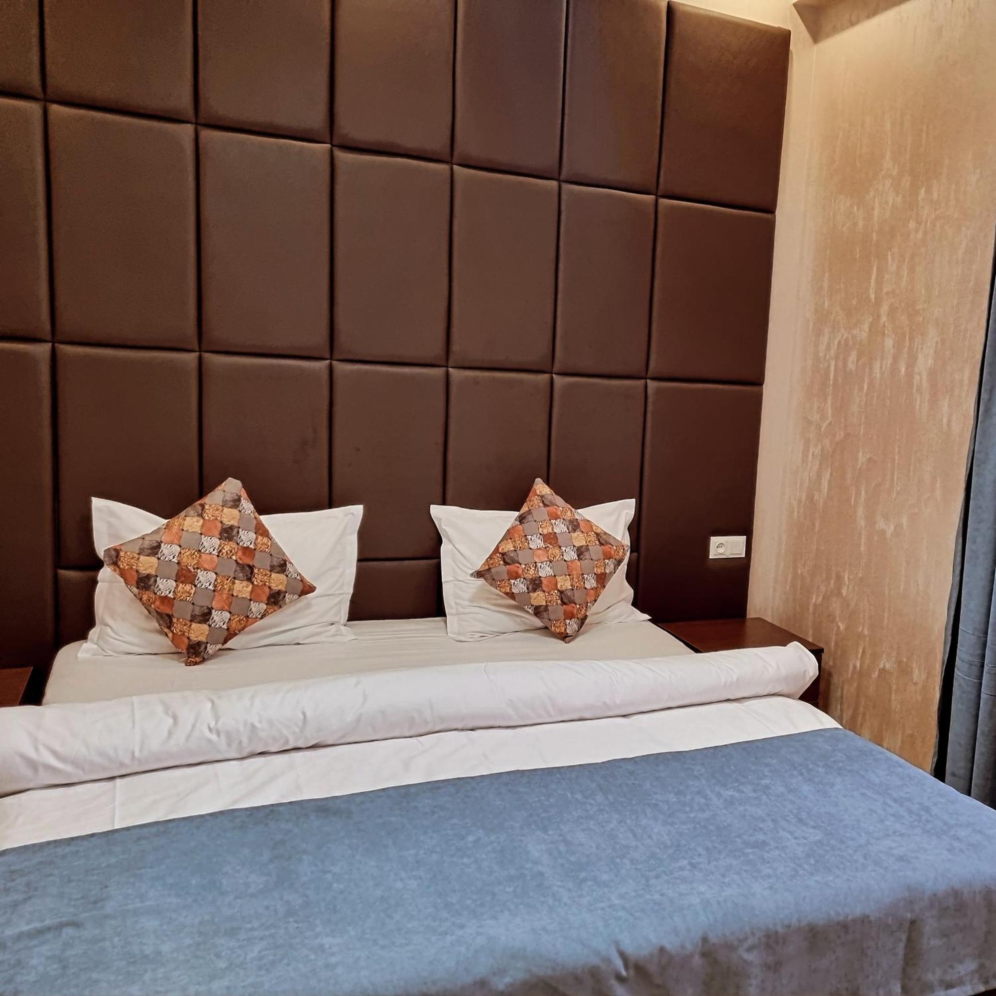 Days Hotel Jerevan Buitenkant foto